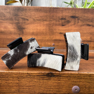 Pinces à cheveux en cuir de vachette faites à la main, accessoires en cuir véritable pour femmes - Product Image 2