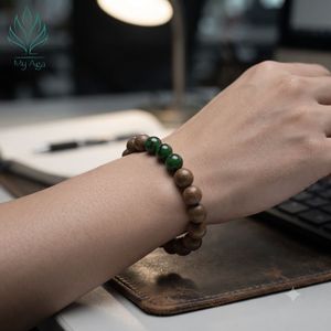Pulsera de Agarwood de Vietnam de Grado Superior para Uso Diario AL-SG.02.10.004 con 16 Cuentas de Agarwood Natural y 3 Cuentas de Coral Verde - Product Image 4