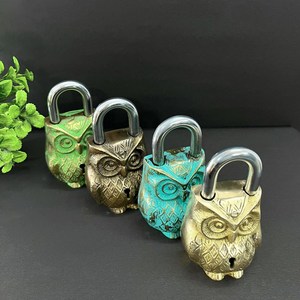 Cadenas vintage en laiton en forme de hibou, finition vert antique, bleu antique, or antique et bronze antique, avec clés décoratives, fait main - Product Image 2