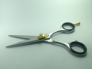 Vente flash - Ciseaux de coiffure professionnels en acier japonais personnalisés avec couleur et logo pour barbier - Product Image 4