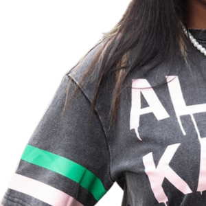   Camiseta Oversize Negra con Estampado Gráfico de Letras Griegas en Rosa y Verde, de Manga Corta y Cuello Redondo para Mujer, Estilo Casual Urbano - Product Image 4