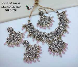 Conjunto de collar AD de lujo con diseño floral rosa, con aretes a juego y Maang Tikka, circonita cúbica, chapado en rodio, para novias y bodas. - Product Image 3