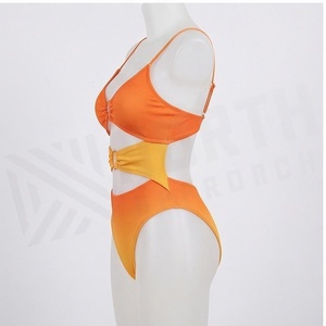 Ensemble de yoga 2 pièces imprimé papillon bleu avec finition dorée, body à col en V profond et jupe portefeuille longueur genou - Product Image 3