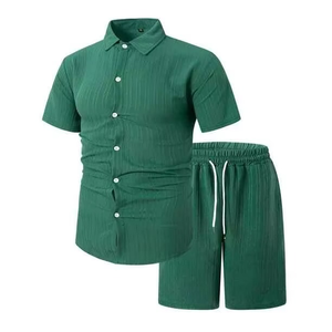 ชุดเสื้อโปโลถักสไตล์วินเทจสำหรับผู้ชายฤดูร้อน ชุดเสื้อยืดและกางเกงขาสั้นพร้อมโลโก้ด้านหน้าแบบกำหนดเอง ODM - Product Image 2