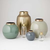 Vase à plantes et fleurs séchées, dispositif en métal doré, organisateur en pot