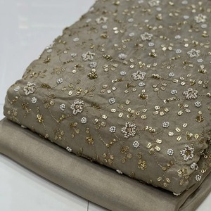 Tissu en soie brodé de perles de haute qualité pour robes de mariée et tenues de soirée, disponible pour une livraison mondiale - Product Image 4