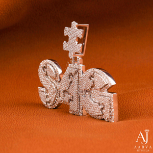 Pendentif en moissanite de haute qualité, montre en argent sterling 925 avec détails en pierres brillantes et chronométrage précis au quartz - Product Image 5