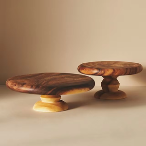 Soporte clásico para pasteles de madera con acabado de vetas naturales para la decoración festiva de la mesa de postres por Barkah Star - Product Image 1
