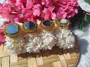 Pulsera de mano con diseño de jazmín y gajra para mujeres, con espejo, para regalo de Haldi y Sangeet, regalo de boda, mehndi. - Product Image 2