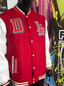 Veste de baseball en chenille brodée sur mesure de haute qualité ODM OEM, corps en laine, manches en cuir PU, pour hommes. - Product Image 4