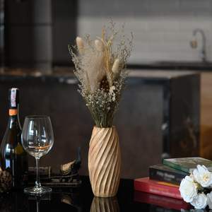 Jarrón Espiral Hecho a Mano de Madera de Mango Marrón Claro, Madera Natural de Mango Decorativa para el Hogar, Sala de Estar u Oficina - Product Image 3