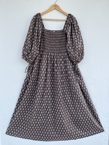 Robe longue en coton pur à manches 3/4, corsage froncé, motif floral marron, ourlet évasé, coupe confortable, style bohème, tenue d'été pour femmes, idéale pour les fêtes - Product Image 1