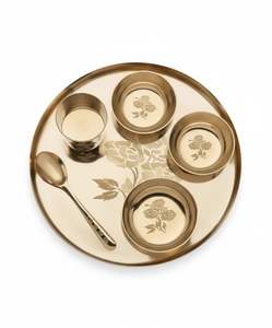 Ensemble de thali Kansa traditionnel en bronze pur, assiettes à dîner avec bols, design gravé de roses, service de table indien, lot de 6 - Product Image 1