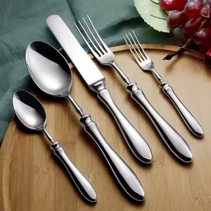 Ensemble de couverts en métal de qualité supérieure, accessoires de table élégants pour l'hôtellerie et les réceptions à domicile - Product Image 1