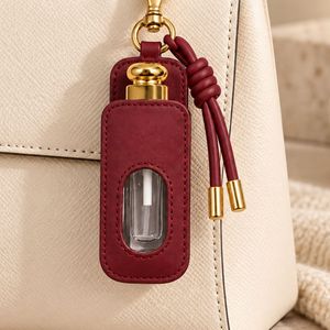 Porte-clés pour brillant à lèvres en cuir PU bordeaux personnalisé, vente en gros - Product Image 5