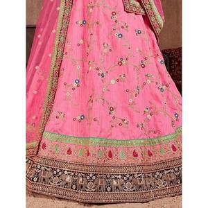 Elegante Rosa diseñador bordado nupcial Lehenga Choli para el desgaste del novio - Product Image 1