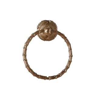 Porte-papier hygiénique en laiton gravé à la main en métal de qualité antique durable pour les maisons et les hôtels dans la salle de bain - Product Image 1