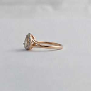 Anillo de Compromiso de Oro Rosa de 14K con Diamante Corte Pera y Halo para Mujer, Regalo para Boda, Joyería Fina con Acabado Pulido - Product Image 3
