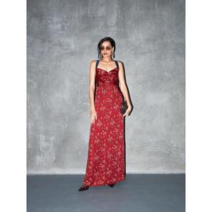 เดรสยาวระดับข้อเท้าสีแดงเรเน่ ดีไซน์หรูหรา พร้อมลวดลายทอประณีต ช่วงตัวเสื้อทรงเข้ารูป กระโปรงทรงบานสง่างาม เหมาะอย่างยิ่ง - Product Image 1