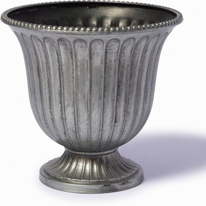 Urne classique cannelée en aluminium avec patine antique, jardinière d'extérieur avec trou de drainage, style traditionnel, tailles S/M/L - Product Image 1