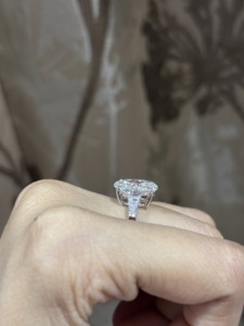 แหวนเพชรทองคำขาว 14k เพชรเพาะเลี้ยงทรงรี IGI เครื่องประดับหรูหรา ความเปล่งประกายอันงดงาม ความสดใสเหนือกาลเวลา ประกายระยิบระยับเหนือกาลเวลา เครื่องประดับแฟชั่นคลาสสิก - Product Image 3