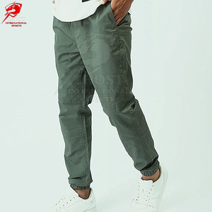 Pantalon de survêtement pour homme en tissu doux, style streetwear tendance, coupe confortable, tenue décontractée élégante, idéal pour un look moderne et décontracté au quotidien. - Product Image 3