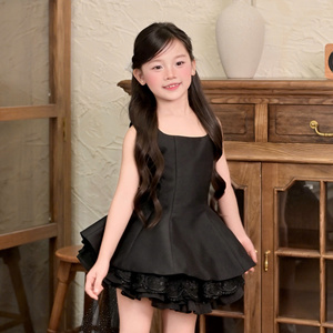 10 Tenues de princesse élégantes pour enfants, blanches, deux pièces, avec haut et jupe séparés, longue queue de nœud à l'arrière et accessoire pour cheveux - Product Image 5