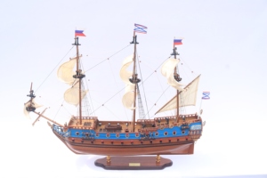 Handmade Goto Predestinatsia Plantation Wood Tall Ship <b>Model</b> - Historic 1700 Russian Ship of the Line Scale Replica for Office <b>D</b> - Product Image 3