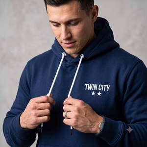 Conjunto Deportivo Azul Marino con Capucha para Hombre, con Estampado Twin City, Pantalones Largos y Sudadera, Ropa Casual Estilo Otoño - Product Image 2