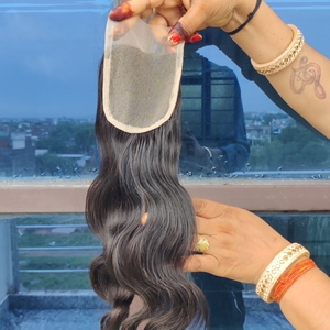 Closure en cheveux humains indiens Remy 4x4, ondulations profondes, noir naturel, boucles ondulées, partie en dentelle finie à la main, application facile, non traités - Product Image 3