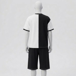 ชุดเซ็ตเสื้อยืดแขนสั้นและกางเกงขาสั้นสีดำขาวตัดกันสำหรับผู้ชาย คุณภาพสูง สไตล์สตรีทแวร์ทันสมัย ชุดลำลองสองสีสำหรับฤดูร้อน - Product Image 6