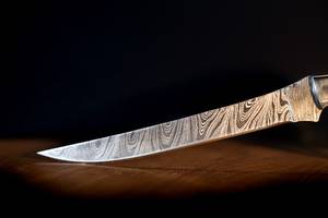 Cuchillo de Filetear de Acero de Damasco Forjado a Mano de 12 Pulgadas |   Manija de Resina Personalizada con Pasadores y Cubierta de Latón, Servicio OEM - Product Image 2