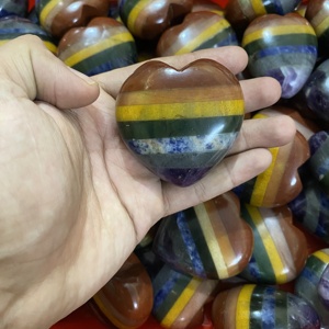 Vente en gros de cœurs en pierre 7 chakras, polis, en cristal arc-en-ciel, pour la décoration - Product Image 4