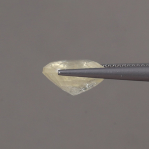 ไพลินสีเหลืองธรรมชาติแท้ รับรองโดย IGI เกรด AAA ขนาด 11x11 มม. รูปทรงคุชชั่น น้ำหนัก 7.10 กะรัต พลอยหลวม เปลี่ยนสีได้ ผ่านการเคลือบแว็กซ์/น้ำมัน - Product Image 2