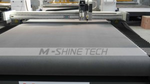 Cutter à couteau oscillant MS1625, vitesse de déplacement 2200 mm/s, adsorption sous vide zonée, équipement de découpe CNC pour cuir, tissu, mousse, PVC - Product Image 5