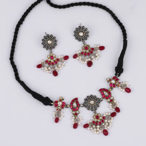 Conjunto de collar y aretes de plata 925 oxidada antigua Joyería festiva étnica clásica con cuentas rojas y cristal natural - Product Image 2