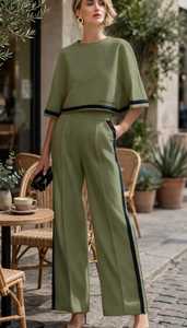 Conjunto de 2 Piezas para Mujer en Verde Oliva, Top Holgado con Cuello Redondo y Pantalones Anchos con Rayas Laterales - Product Image 5