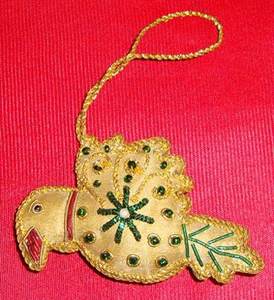 Broderie Zari faite à la main de style antique avec travail de perles dans un design personnalisé, décoration suspendue pour la fête de Noël - Product Image 2