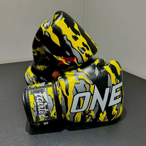 นวมชกมวย Fairtex รุ่น One ลายพิมพ์เต็มตัว สำหรับมวยไทยมืออาชีพ หนังวัวแท้ ป้องกันรังสียูวี พร้อมเชือกผูกข้อมือ - Product Image 1