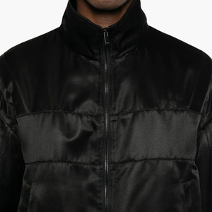 เสื้อแจ็คเก็ตซาตินน้ำหนักเบาสำหรับสุภาพบุรุษ สีดำ แขนยาว ซิปยาว เสื้อแจ็คเก็ตบอมเบอร์ซาตินผู้ชาย พร้อมบริการ OEM - Product Image 6