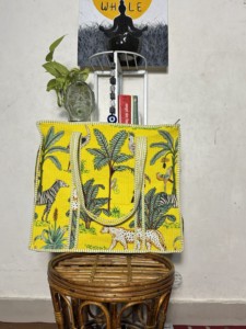 Bolsa de Mano de Algodón con Estampado Tropical Amarillo, Diseño de Cebra y Guepardo, Estilo Bohemio, Cierre de Cremallera, 18x18 Pulgadas, Cadenas, para la Playa, Compras de Verano - Product Image 1