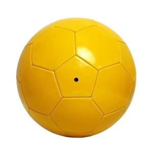 Balón de Fútbol Clásico de Color Amarillo Sólido para Uso en Exteriores - Product Image 4