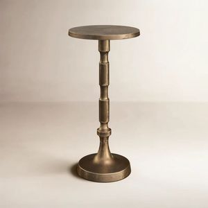 Mesa auxiliar urbana de metal, ideal para hogares modernos con preferencias decorativas contemporáneas - Product Image 1