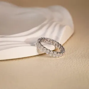 Elegante Anillo de Diamantes con Corte Esmeralda y Ovalado en Oro Amarillo |   Anillo de Compromiso y Boda de Lujo con Dos Piedras y Brillo Radiante, Ideal para Regalo - Product Image 2