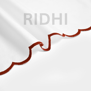 Serviettes en coton blanc pur Ridhi Wholesale 18x18 pouces avec broderie rouge festonnée, réutilisables pour les mariages, les fêtes, les événements, la décoration de la maison - Product Image 3