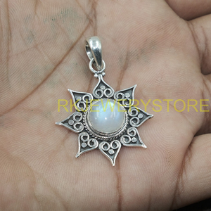 Colgante de plata de ley 925 con piedra lunar arcoíris natural, hecho a mano, diseño bohemio de sol, cabujón, joyería de piedras preciosas, regalo para mujeres, unisex. - Product Image 6