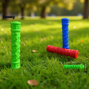 Jouet à mâcher pour chien Yommy Pet Toy Stick 19cm en caoutchouc pour animaux de compagnie - Product Image 3