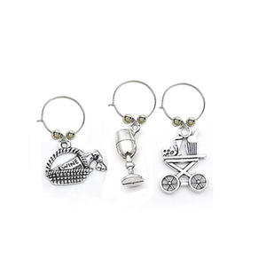 Sistema Moderno de Marcado de Copas para Fiestas con Iconos Navideños Elegantes para Eventos Sofisticados de Degustación de Vinos Navideños - Product Image 4