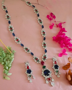 Elegante conjunto de collar y aretes de moissanita chapados en oro de latón de primera calidad para mujer, colección para bodas. - Product Image 5
