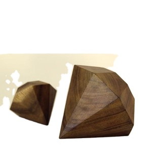 Pisapapeles de diamante de madera moderno hecho a mano, decoración de escritorio geométrica, acento de oficina facetado, vajilla de mesa hecha a mano para el hogar - Product Image 1